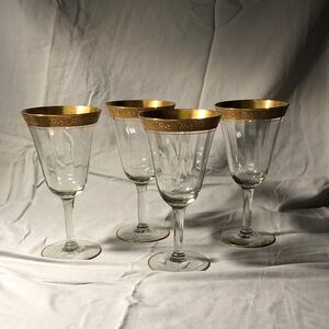 Luxurious Gold Trim Wine Glass Set rambler rose